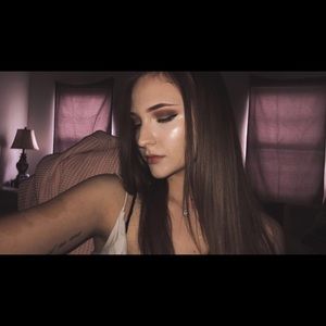 Meet your Posher, Ava